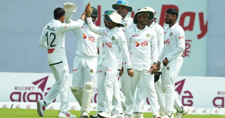 মাঠে বাংলাদেশ দল
